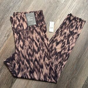 GAP | NWT Studio Sky High Legging size Large